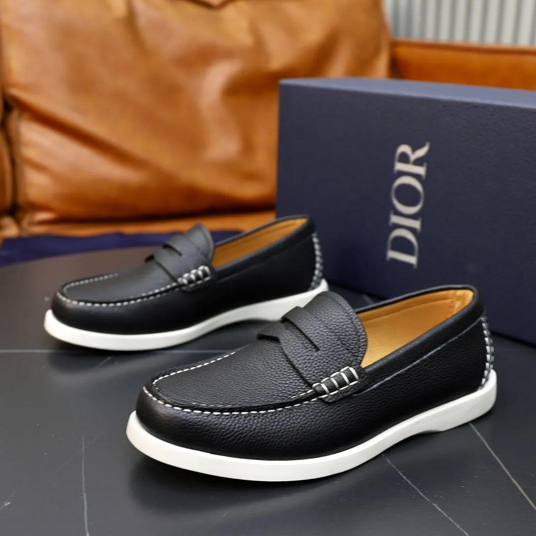 Ex-factory price: 540🙅‍♂️🙅‍♂️🙅‍♂️ Brand: Dior DIOR Standard code: Men's code 38/44 (45 can be customized) Grade: Same as the official website Material: Original cowhide stitching, cowhide lining, original TPU wear-resistant soft outsole Style categories: Leisure and sports version, footwear for driving, young fashion, European and American trends, British style Color: actual picture color